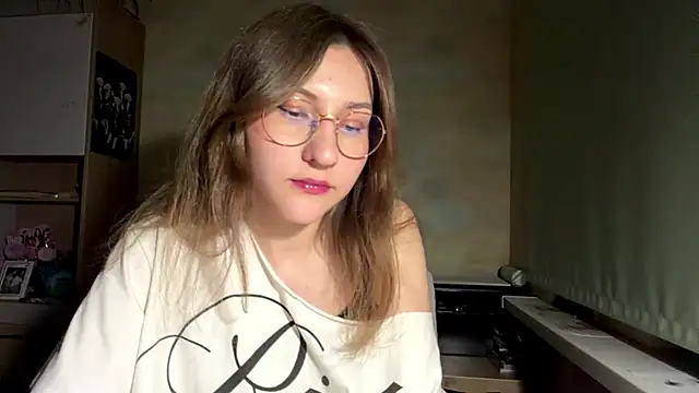 Miaaa Moon online show from 17, 5, 2026