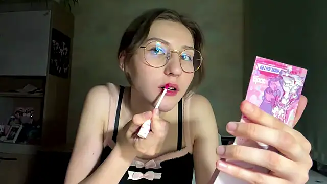 Miaaa Moon online show from 25, 5, 2026