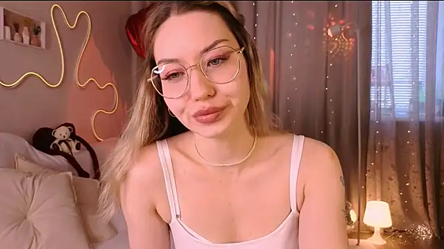 lusciousslily online show from 4, 3, 2026