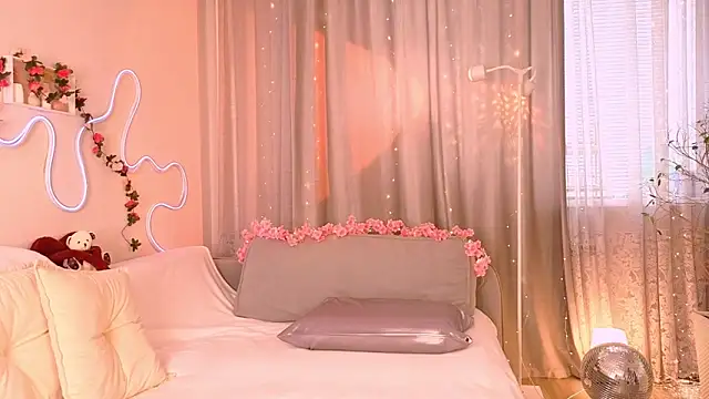 lusciousslily online show from 10, 4, 2026