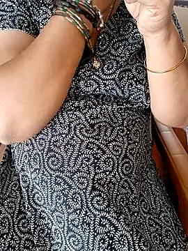 Snapshot of silk_rose05 chatting on 30, 3, 2026 silk rose05 online show from 30, 3, 2026