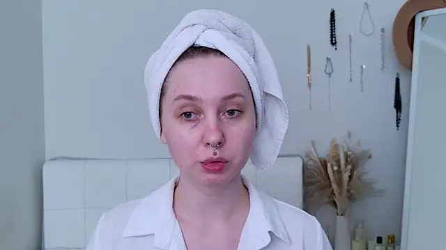 Snapshot of CandiceKingzzz chatting on 18, 3, 2026 CandiceKingzzz online show from 18, 3, 2026