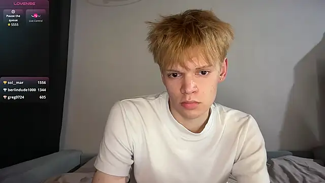 Snapshot of Kevin_bucks chatting on 4, 4, 2026 Kevin bucks online show from 4, 4, 2026