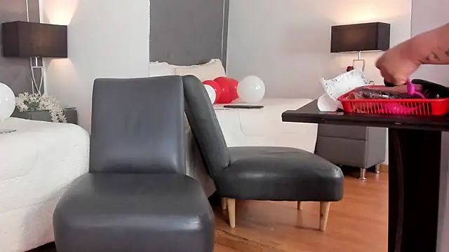 Oliviia williams online show from 16, 2, 2026