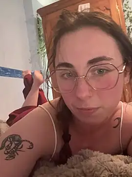 Lunavelveet online show from 4, 2, 2026