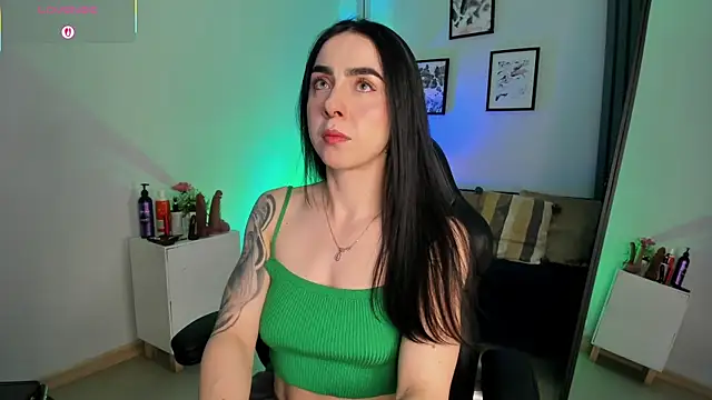 Luna tagliaferri online show from 9, 5, 2026