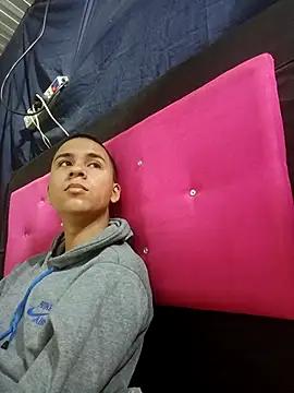 Mia axell online show from 2, 2, 2026