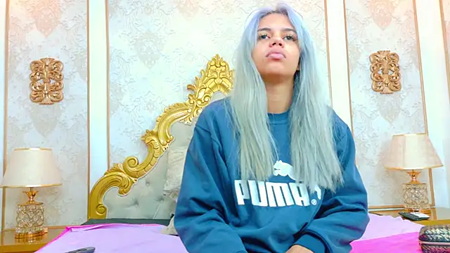 AlanaHouston online show from 6, 3, 2026