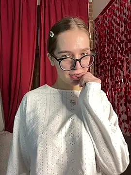 MyKittySayMeow online show from 15, 2, 2026