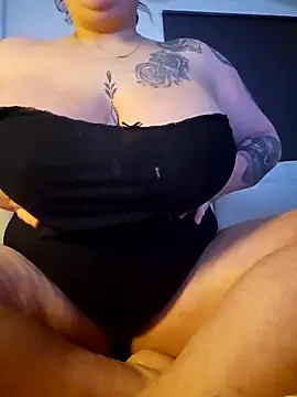 FringedAlmond online show from 7, 2, 2026