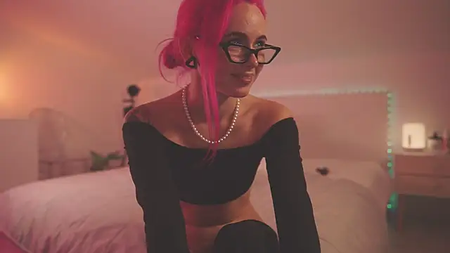 Snapshot of Sarah_Pink chatting on 1, 12, 2024 Sarah Pink online show from 1, 12, 2024