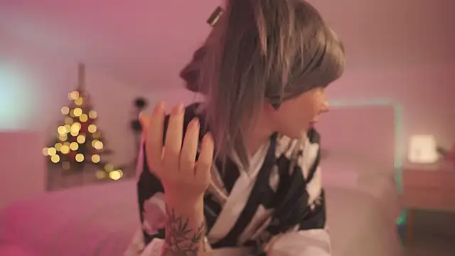 Snapshot of Sarah_Pink chatting on 19, 12, 2024 Sarah Pink online show from 19, 12, 2024