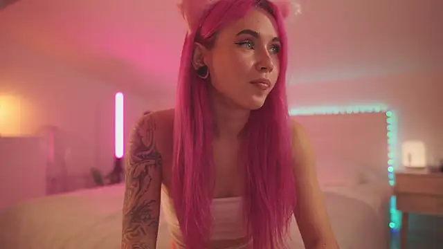 Snapshot of Sarah_Pink chatting on 24, 1, 2025 Sarah Pink online show from 24, 1, 2025