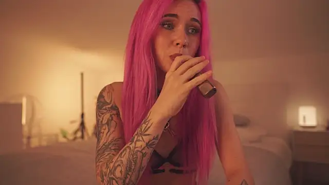 Snapshot of Sarah_Pink chatting on 8, 2, 2025 Sarah Pink online show from 8, 2, 2025