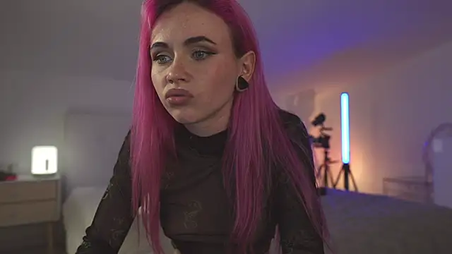 Snapshot of Sarah_Pink chatting on 25, 2, 2025 Sarah Pink online show from 25, 2, 2025