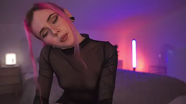 Snapshot of Sarah_Pink chatting on 20, 3, 2025 Sarah Pink online show from 20, 3, 2025