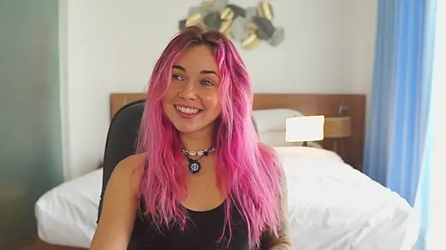 Sarah Pink online show from 19, 12, 2025