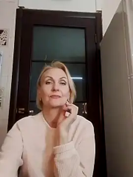 Snapshot of MichelleSolis chatting on 4, 3, 2026 MichelleSolis online show from 4, 3, 2026