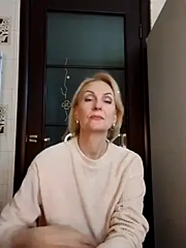 Snapshot of MichelleSolis chatting on 5, 3, 2026 MichelleSolis online show from 5, 3, 2026