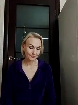 Snapshot of MichelleSolis chatting on 4, 4, 2026 MichelleSolis online show from 4, 4, 2026