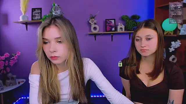 Snapshot of arianaa_cat chatting on 9, 4, 2026 arianaa cat online show from 9, 4, 2026