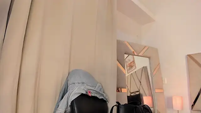 Lucia velez online show from 5, 3, 2026