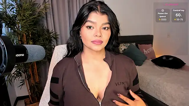 Snapshot of moonhelen chatting on 2, 3, 2026 moonhelen online show from 2, 3, 2026