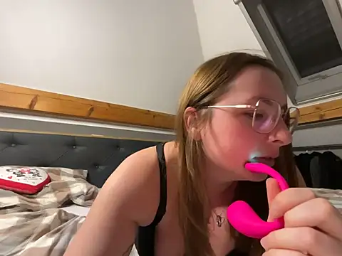 SexyBruenette online show from 5, 2, 2026