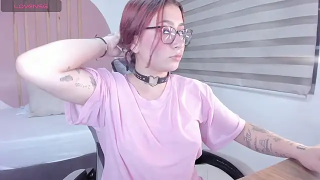 charlottee27  online show from 6, 2, 2026