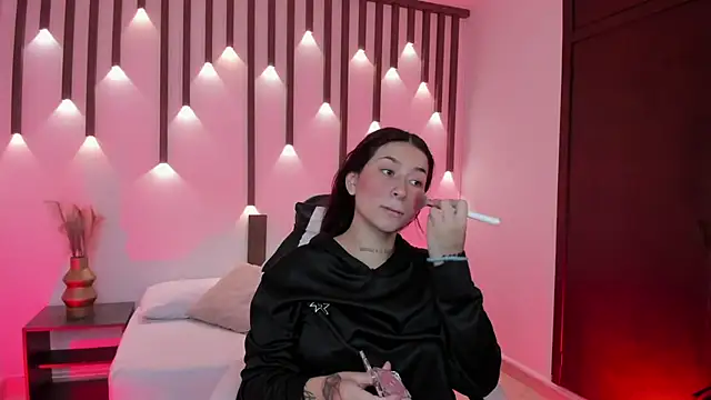 Snapshot of charlottee27_ chatting on 23, 4, 2026 charlottee27 online show from 23, 4, 2026