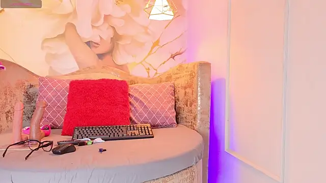 nylaroyale cr online show from 12, 5, 2026