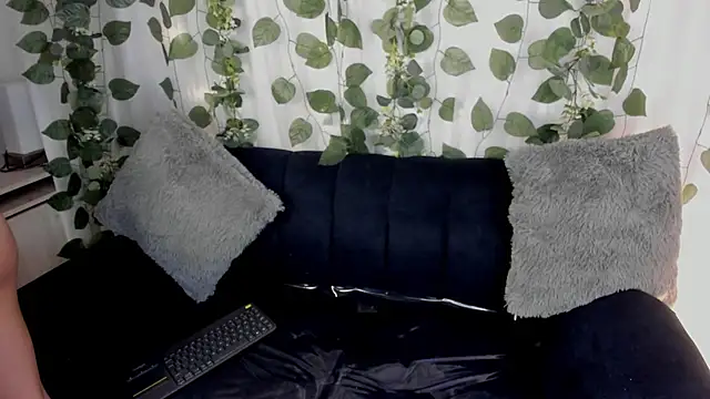 chloe petite2 online show from 2, 5, 2026
