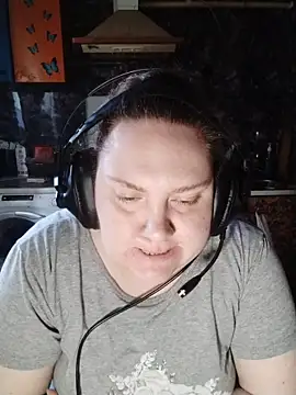 Snapshot of MaryShiny_ chatting on 13, 4, 2026 MaryShiny online show from 13, 4, 2026