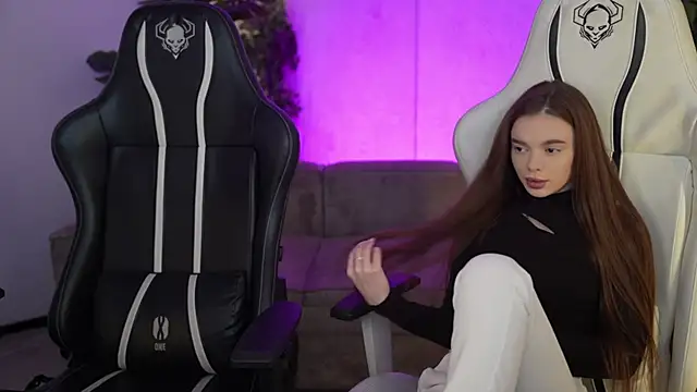 Snapshot of Zlata_Sky chatting on 2, 10, 2025 Zlata Sky online show from 2, 10, 2025