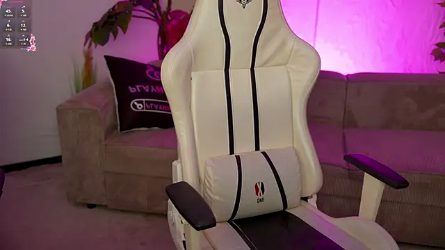 Snapshot of Zlata_Sky chatting on 24, 10, 2025 Zlata Sky online show from 24, 10, 2025