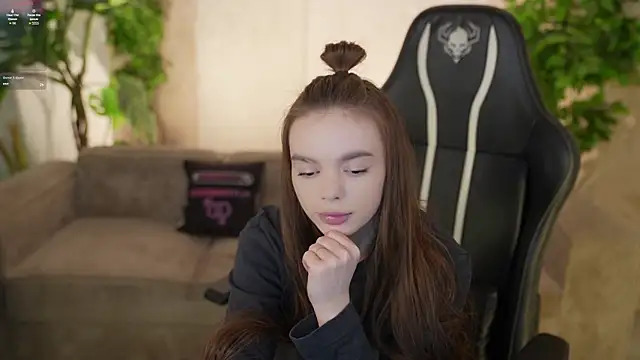 Snapshot of Zlata_Sky chatting on 13, 12, 2025 Zlata Sky online show from 13, 12, 2025