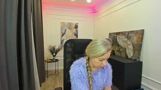 CharlotteKerti online show from 6, 4, 2026