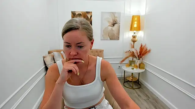 Snapshot of CharlotteKerti chatting on 14, 6, 2026 CharlotteKerti online show from 14, 6, 2026
