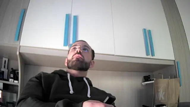 Snapshot of no-name15 chatting on 14, 3, 2026 no-name15 online show from 14, 3, 2026