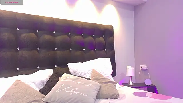 Aitana Oliveira online show from 7, 2, 2026