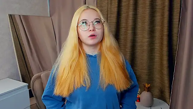 Snapshot of HilmaRavelo chatting on 2, 2, 2026 HilmaRavelo online show from 2, 2, 2026