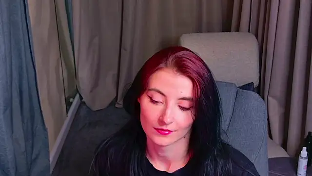 NicoleLuxe online show from 12, 5, 2026