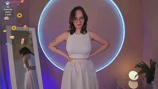 Crystal lovley online show from 4, 3, 2026