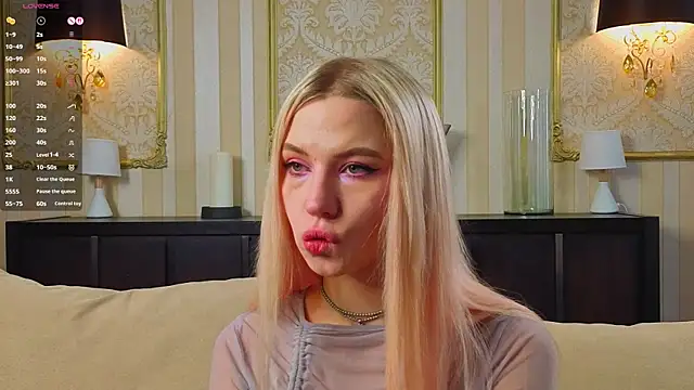 SimonaKaroly online show from 4, 3, 2026