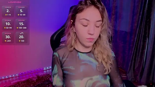 Snapshot of alice_charm_ chatting on 20, 3, 2026 alice charm online show from 20, 3, 2026