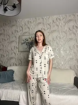 LynaFrost online show from 11, 5, 2026