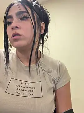 Sara Fernandez  online show from 11, 5, 2026