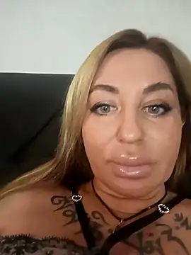 MiaMooly online show from 3, 12, 2025