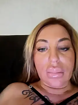 MiaMooly online show from 16, 12, 2025