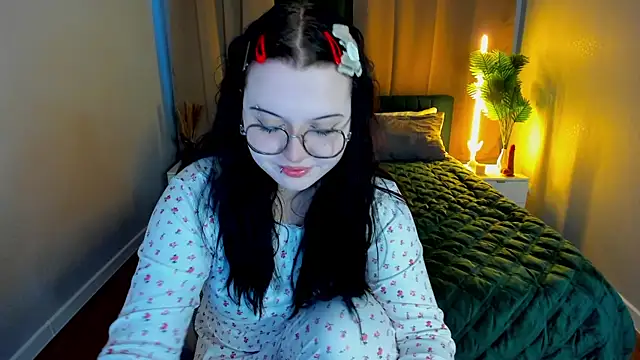 Snapshot of Kira_G0ld chatting on 8, 3, 2026 Kira G0ld online show from 8, 3, 2026